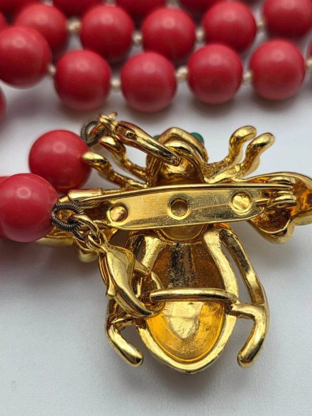 Red Faux Coral Glass Bead Bee Brooch Clasp Necklace 57 in Vintage - Picture 7 of 11